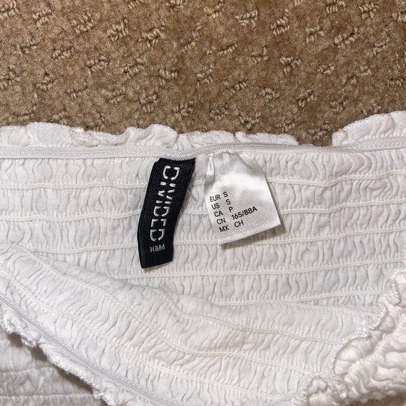 H&M White Ruffle Off-the-shoulder Crop Top - Picture 4 of 4